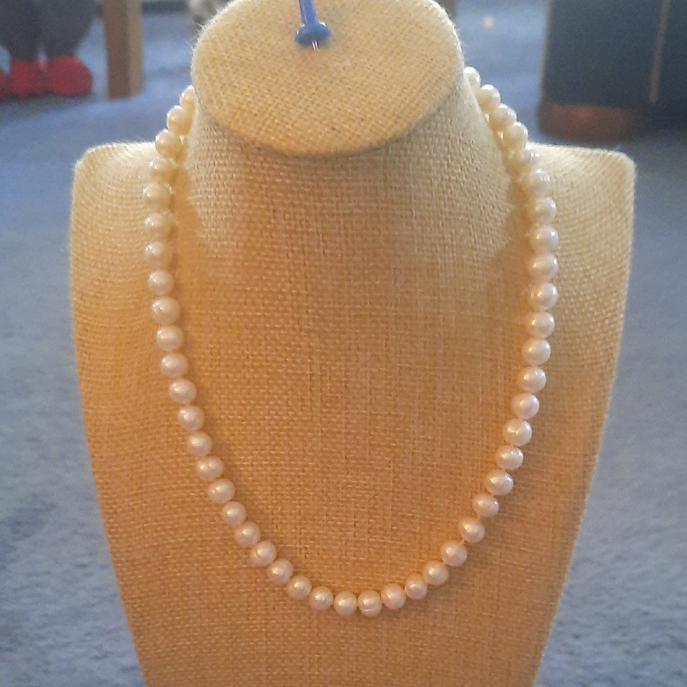 Elegant Pearl Necklace